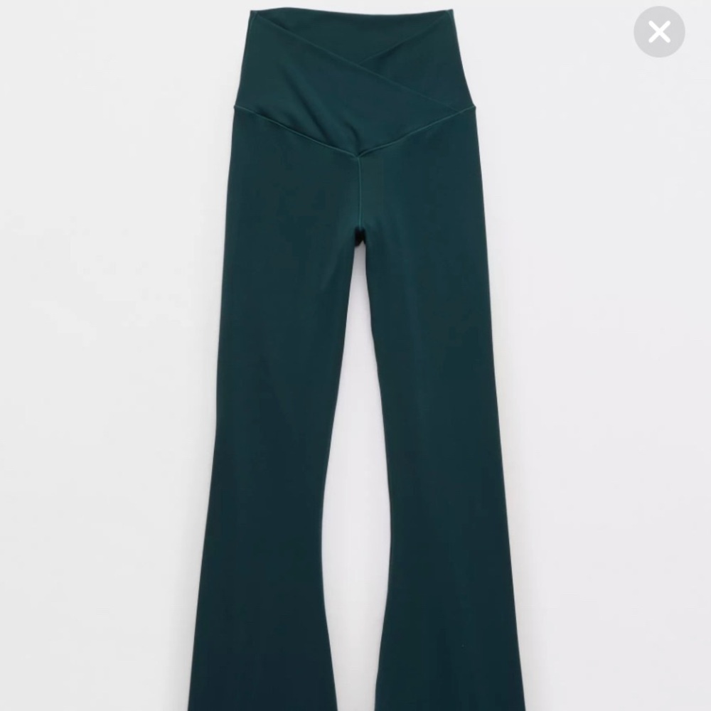 Aerie crossover flare leggings!